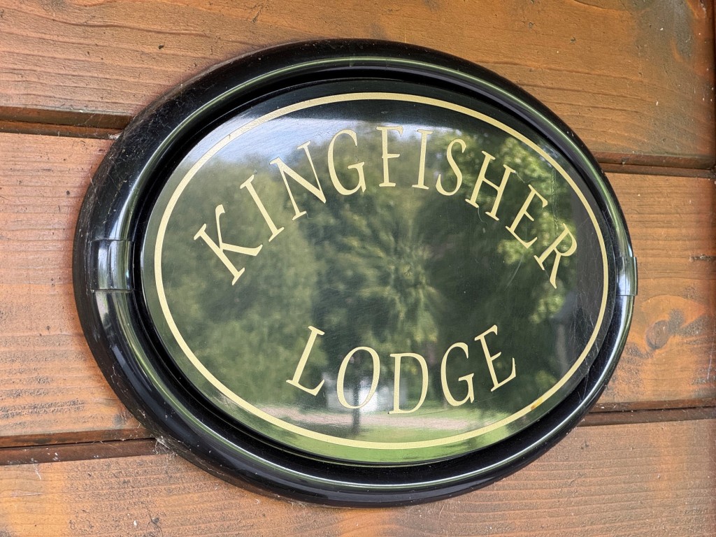 Lot: 71 - FREEHOLD TEN ACRE SITE WITH LAKES AND LODGES - Kingfisher Lodge sign